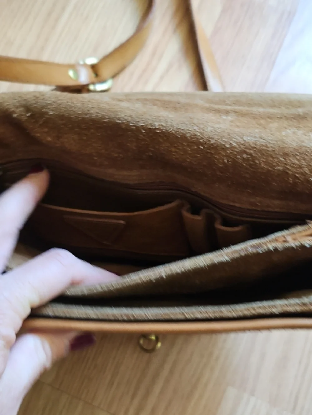 Guess Tan Leather Saddle Crossbody with Brass Hardware - Picture 5 of 6